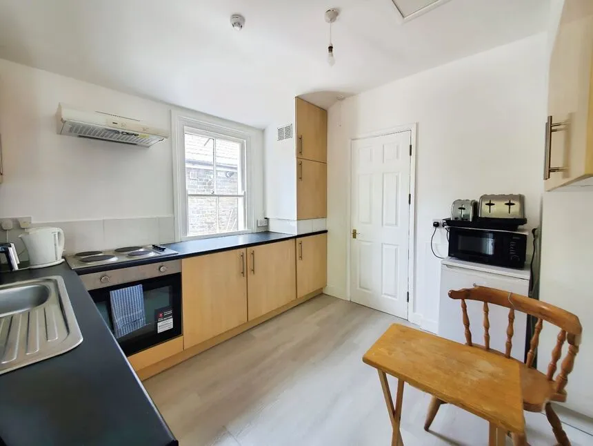 First Floor Flat, London, E16, photo 9