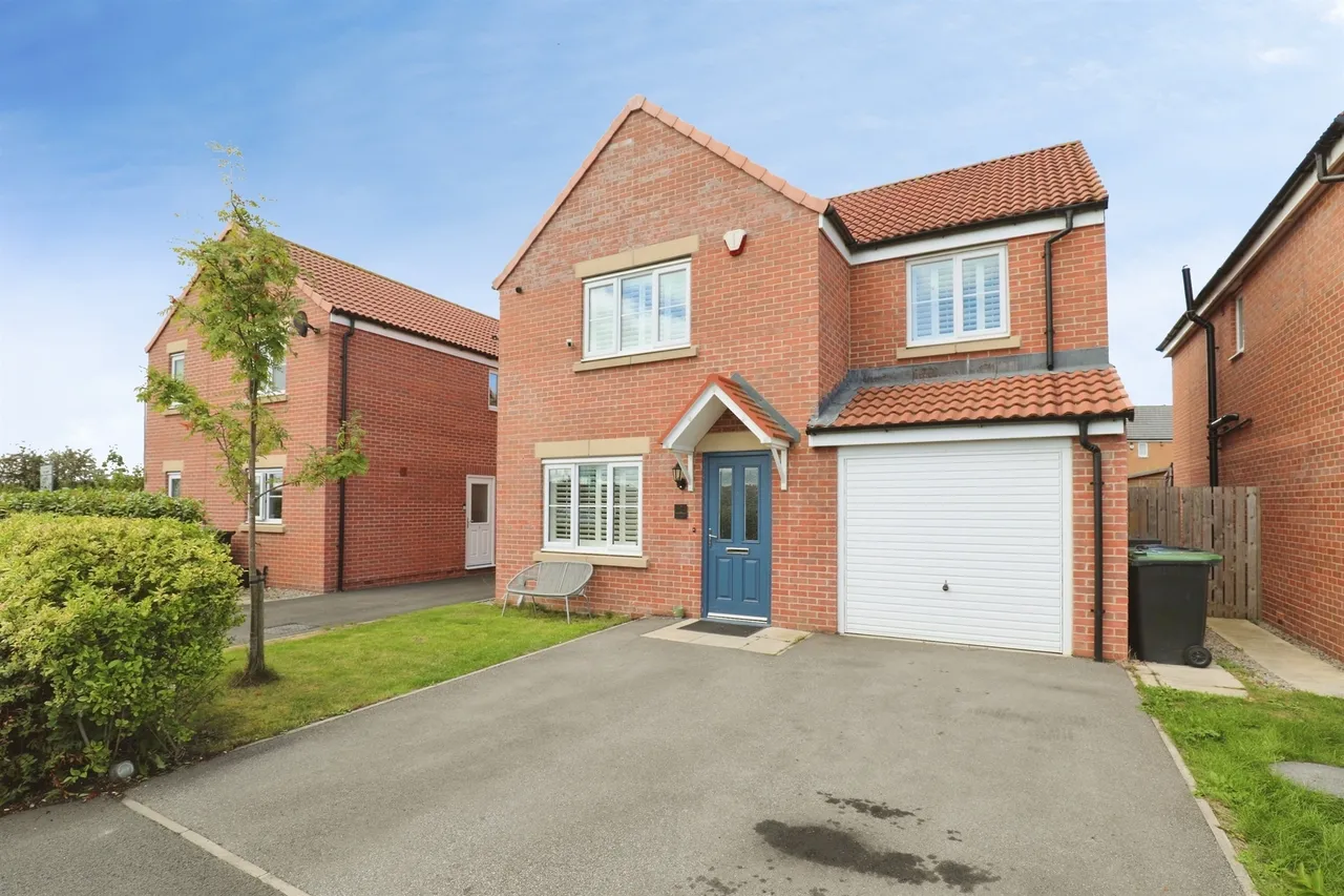 4 bed house for sale — Whernside Close, HARROGATE
