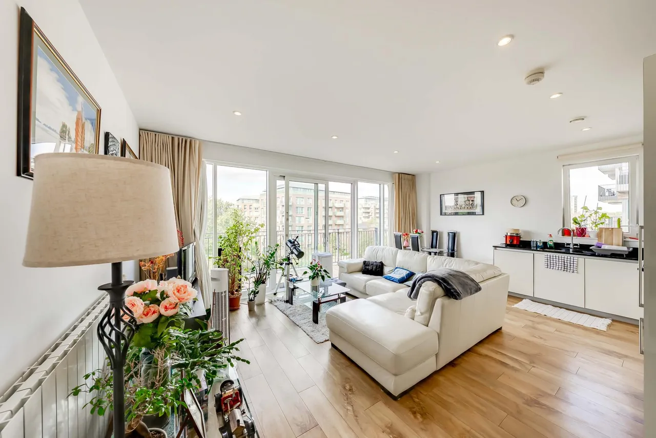 2 bed flat for sale, Embry Road, London, SE9