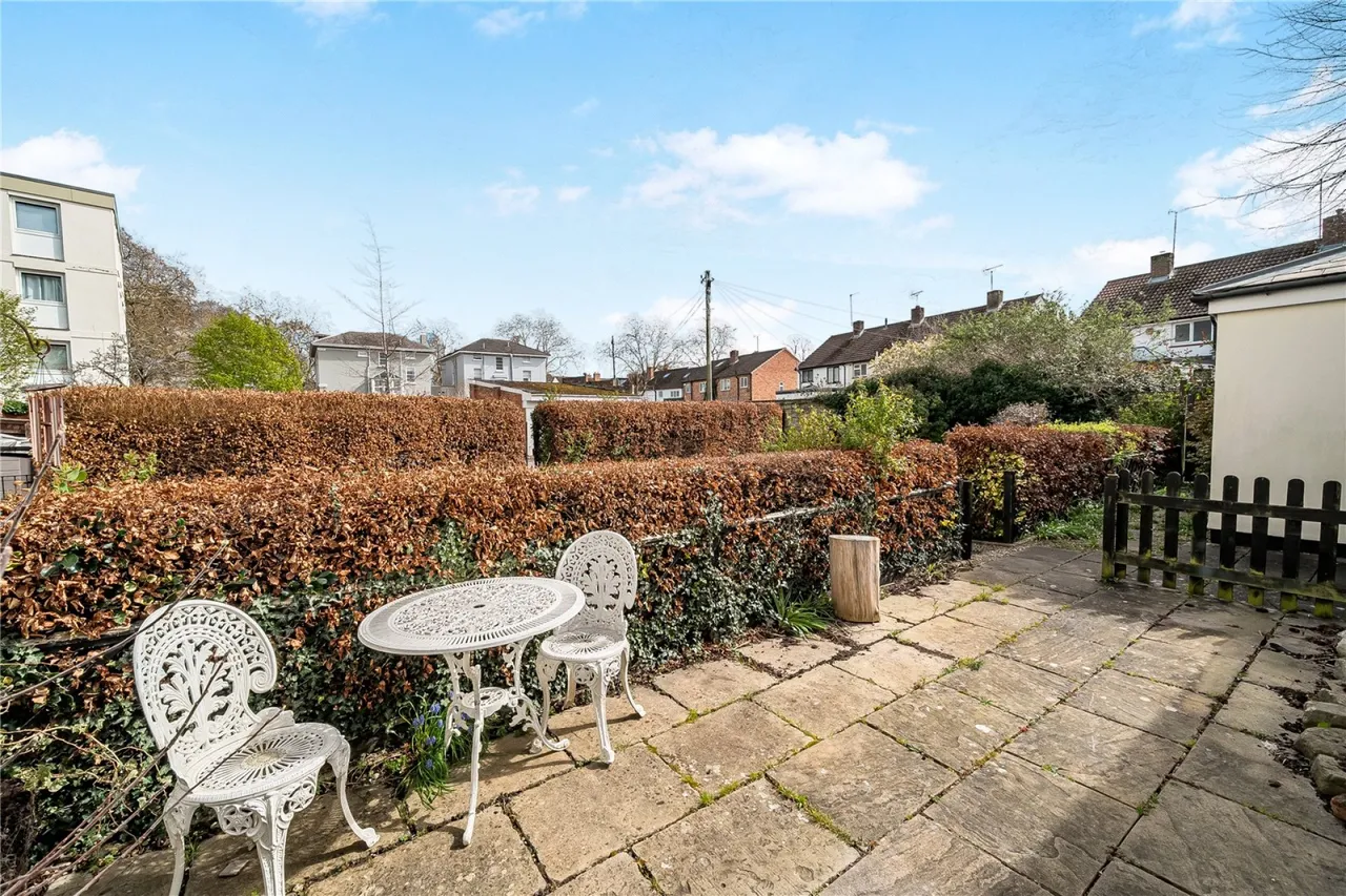 Pittville Circus, Cheltenham, GL52, photo 2