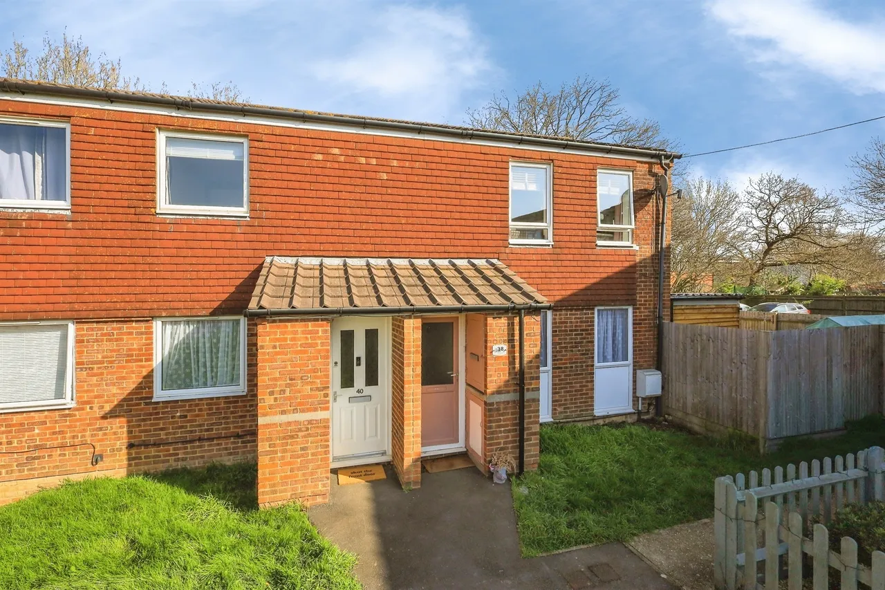 2 bed flat for sale, The Holt, Hailsham, BN27