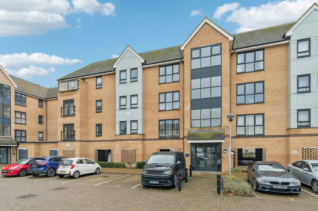 2 bed flat for sale, Little Paxton, St Neots, PE19