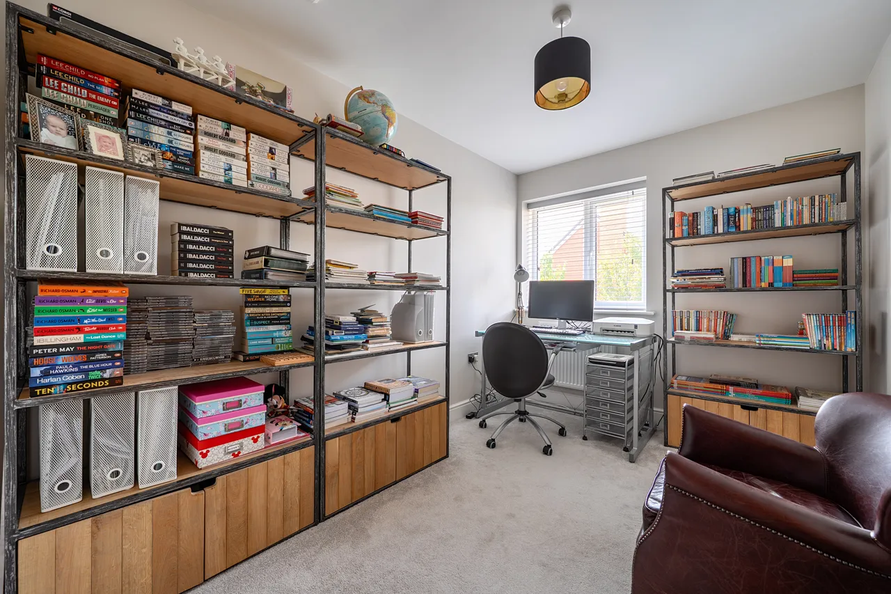 Hoadley Avenue, Burgess Hill, RH15, photo 6