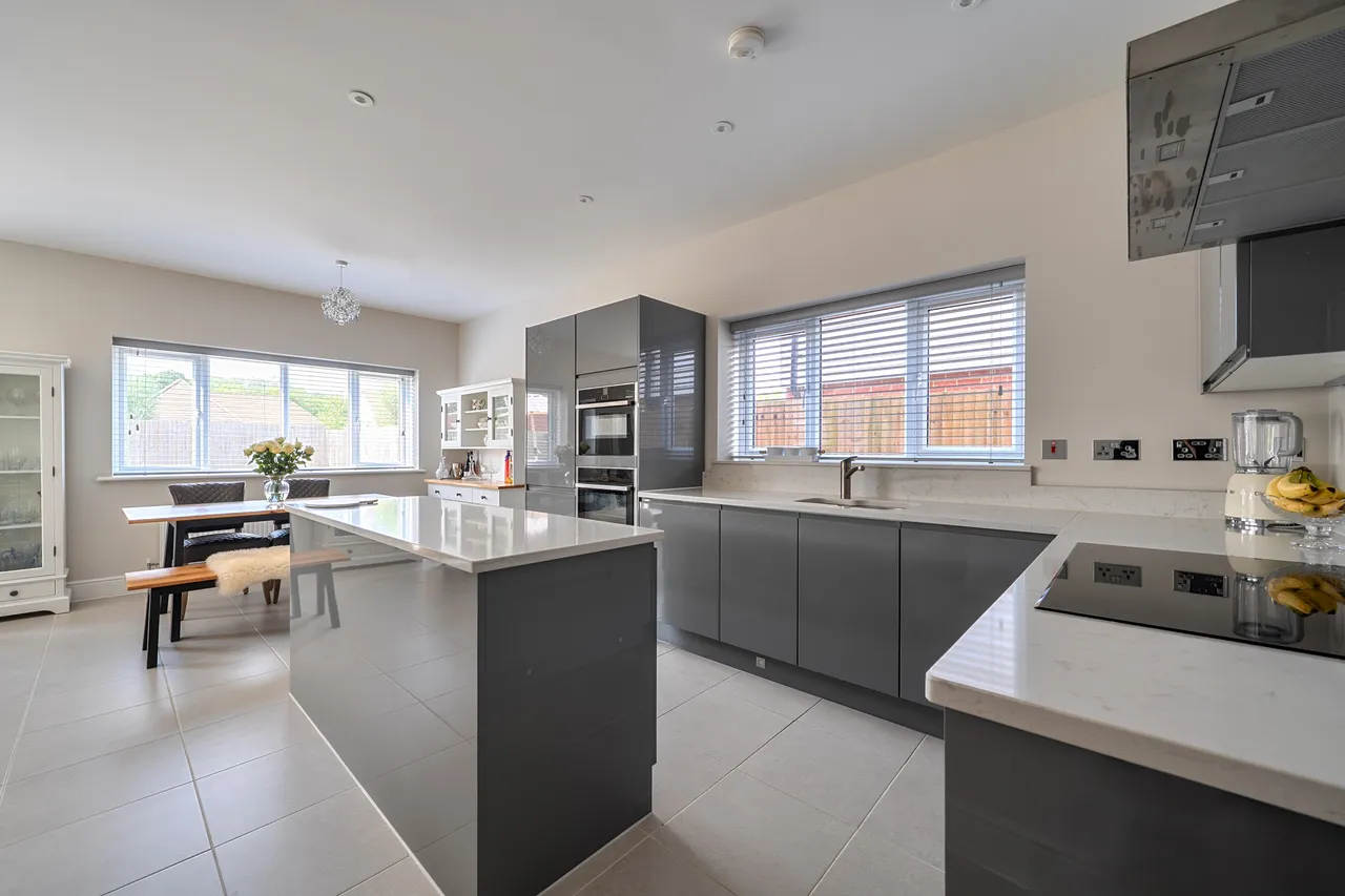 Hoadley Avenue, Burgess Hill, RH15, photo 3