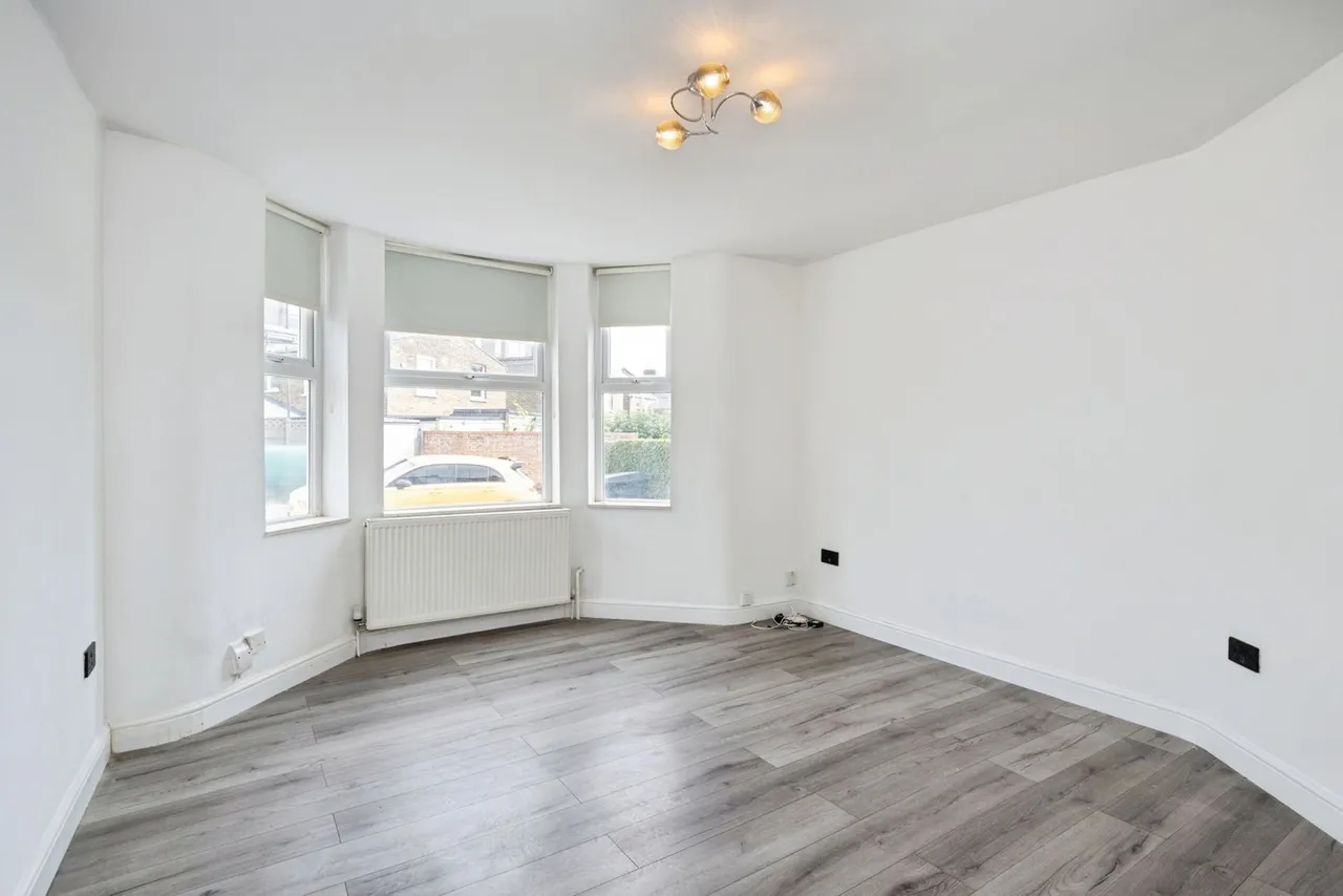Kings Road, London, E11, photo 12
