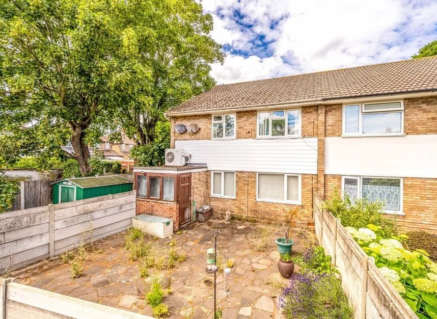 2 bed flat for sale — Littleton Road, Ashford, TW15
