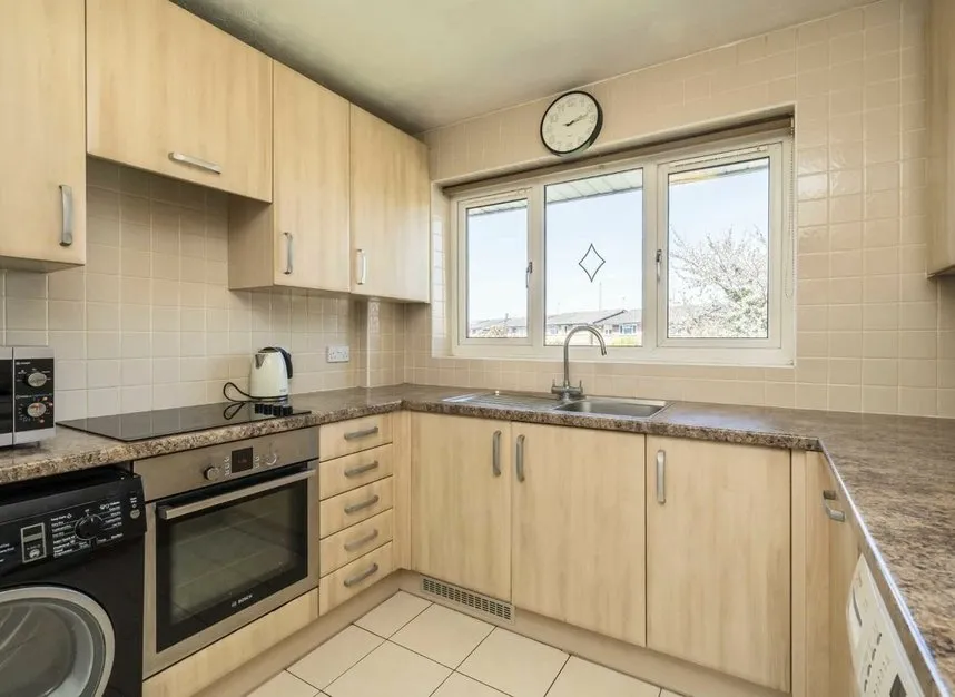 Littleton Road, Ashford, TW15, photo 2