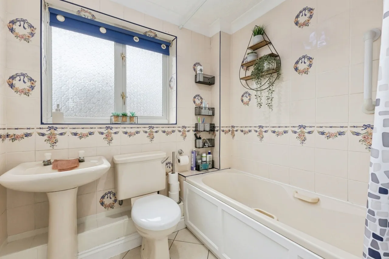 Queens Court, Attleborough, Norfolk, NR17, photo 14