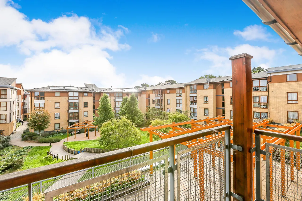 Commonwealth Drive, Crawley, RH10, photo 10