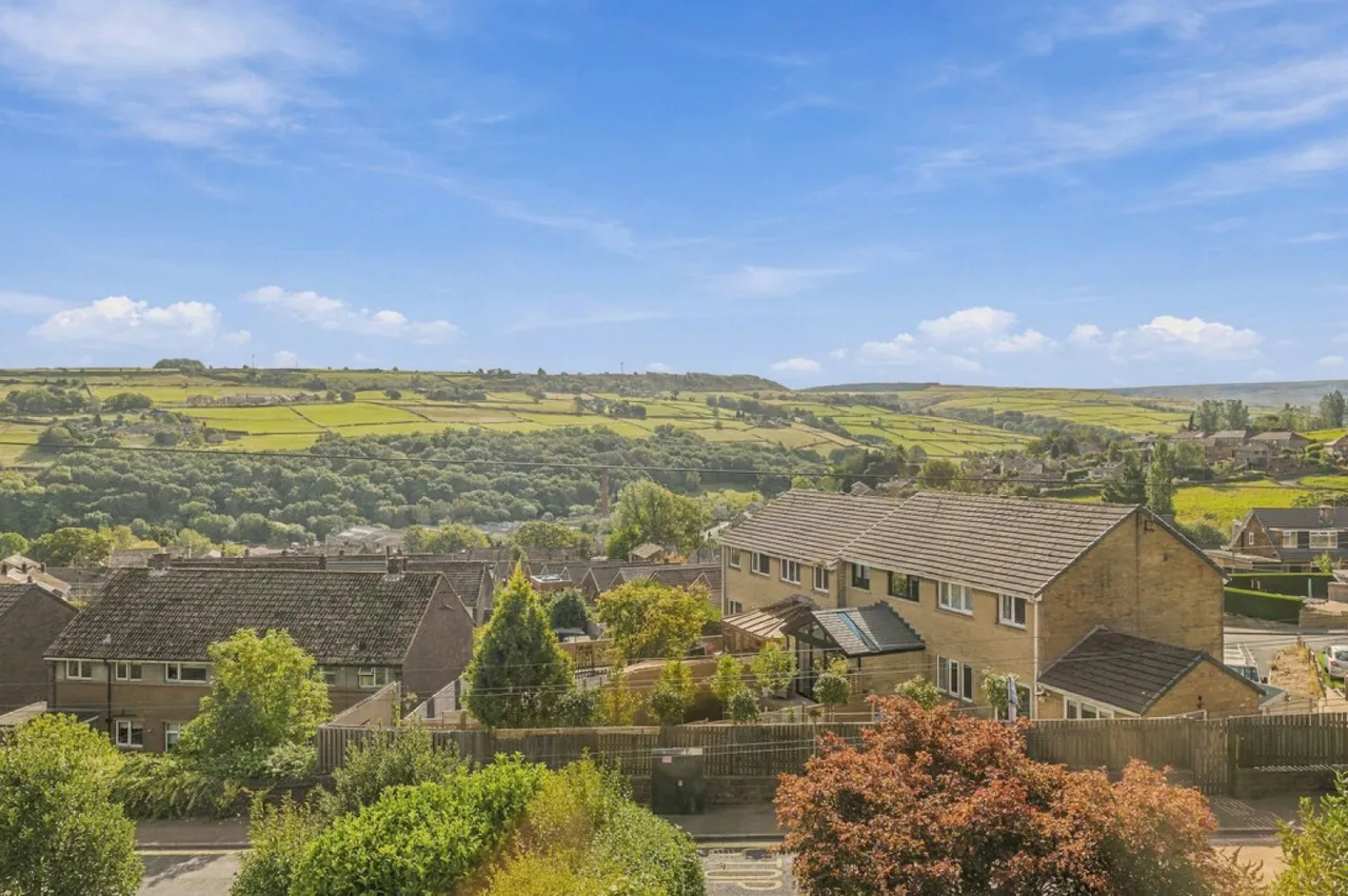 Greenfield Road, Holmfirth, HD9, photo 2