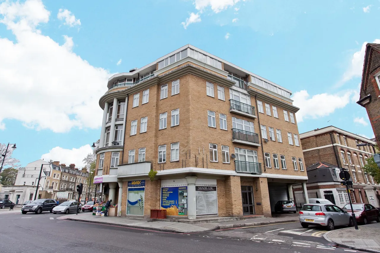 Stoke Newington High Street, N16, photo 8