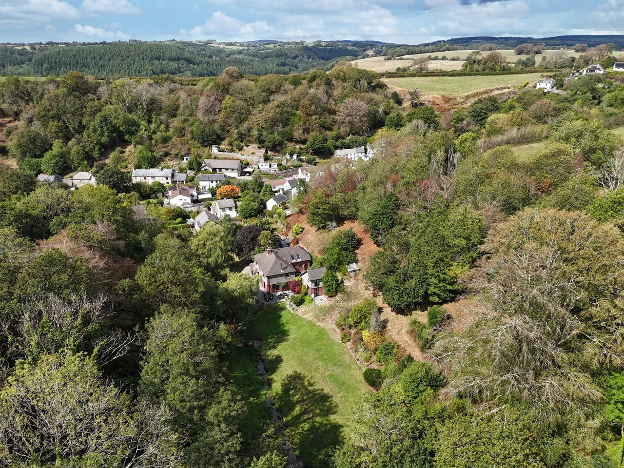 Victoria Terrace, Milton Combe, PL20, photo 3