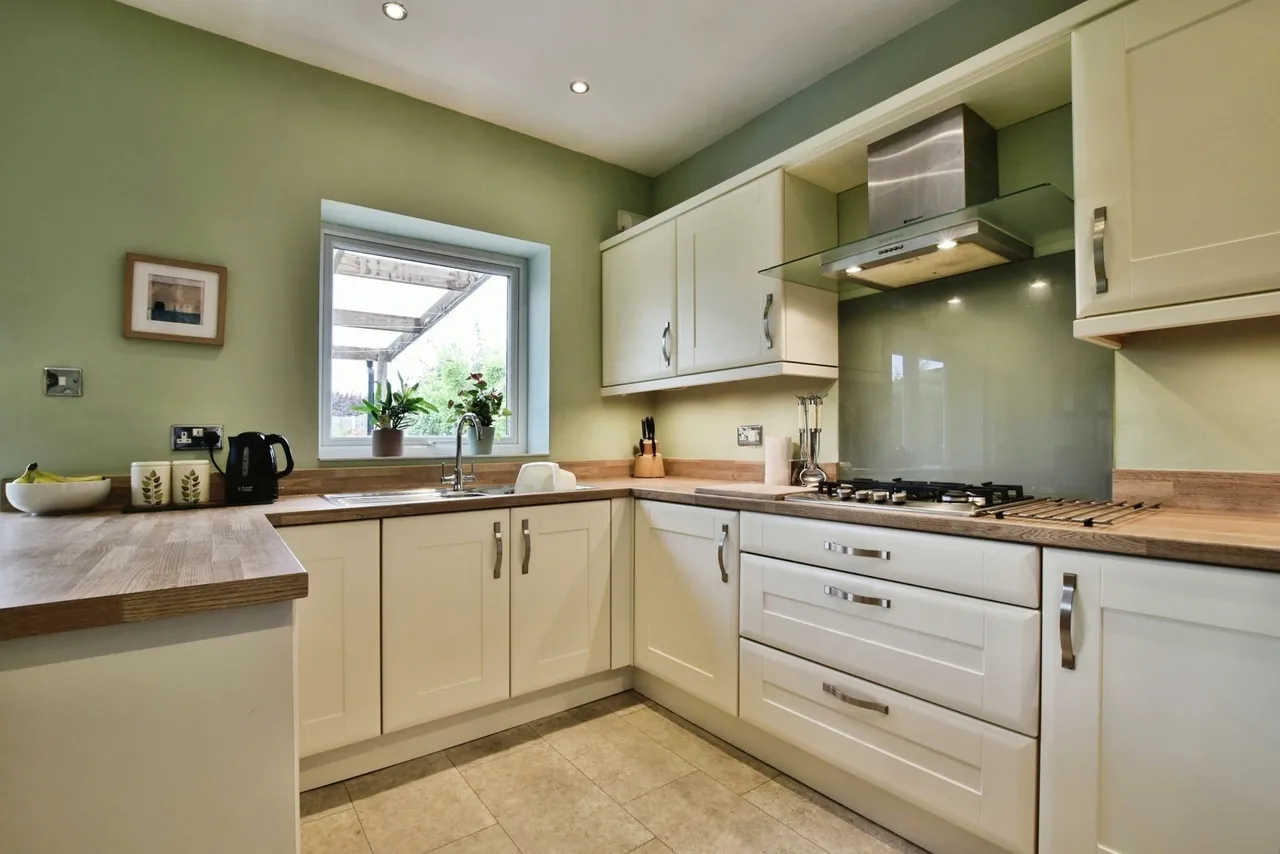 Marland Avenue, Cheadle Hulme, Cheshire, SK8, photo 7