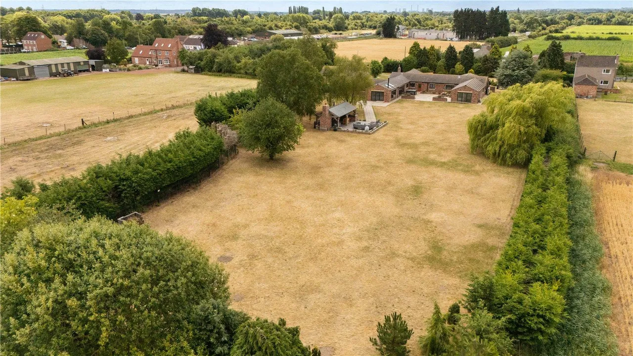 Akeferry Road, Haxey, photo 33