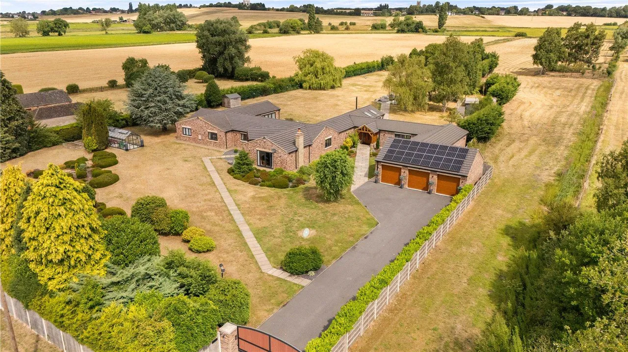 Akeferry Road, Haxey, photo 31