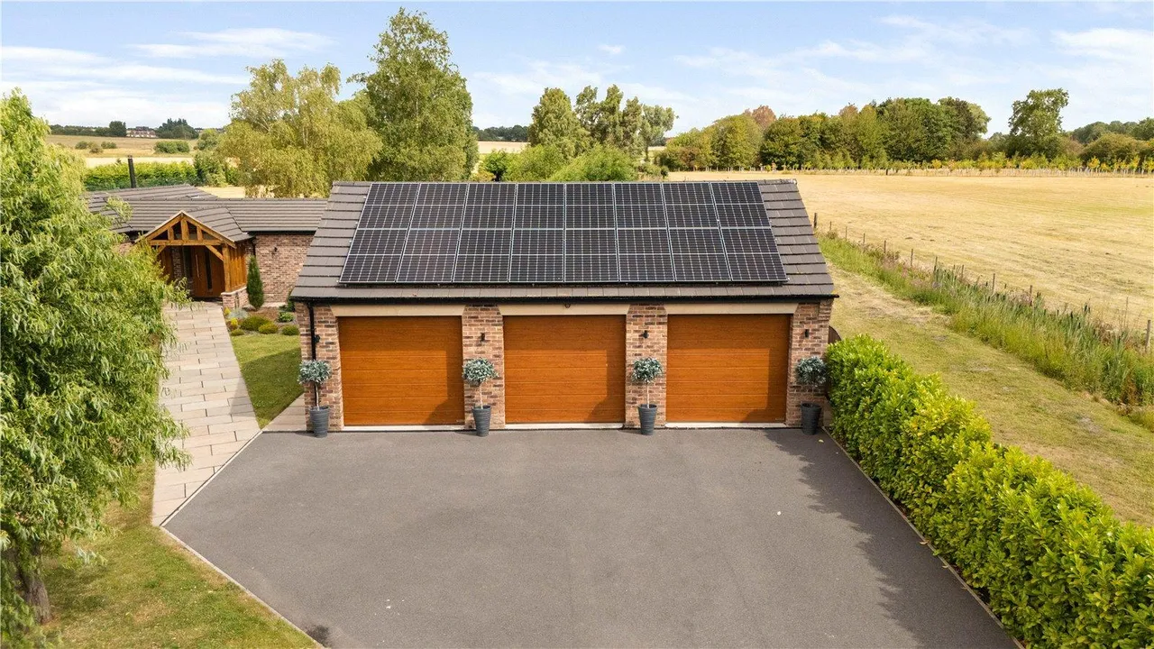 Akeferry Road, Haxey, photo 32