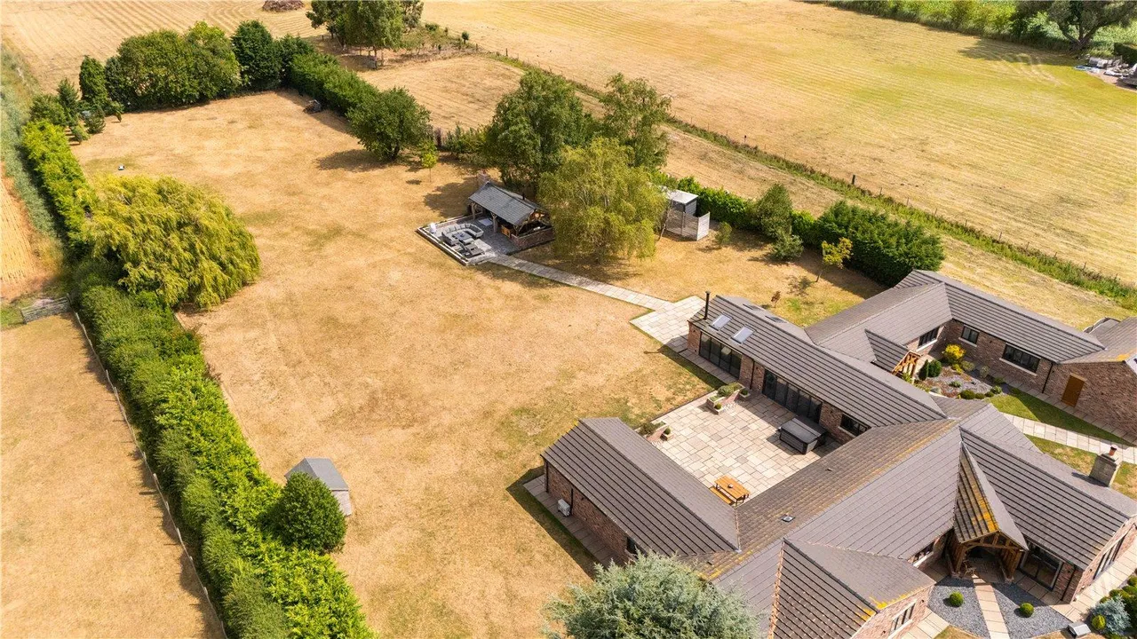 Akeferry Road, Haxey, photo 34