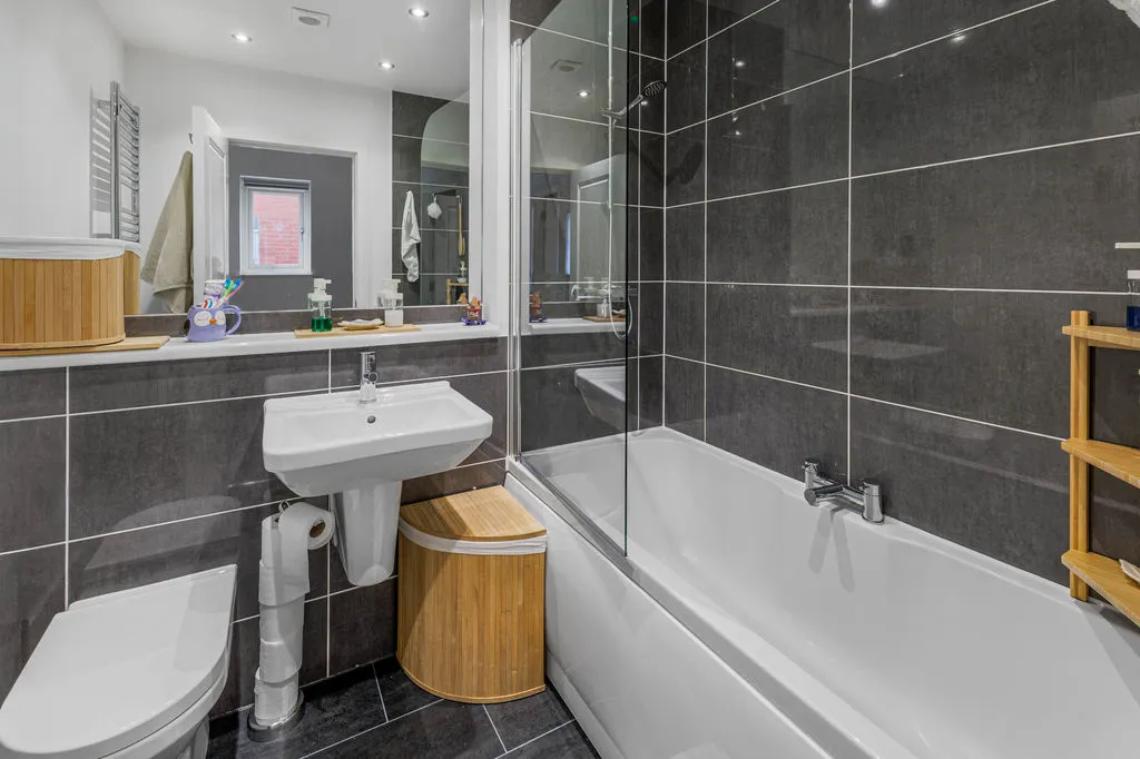 Claybank Street, Heywood OL10 4TJ, photo 13