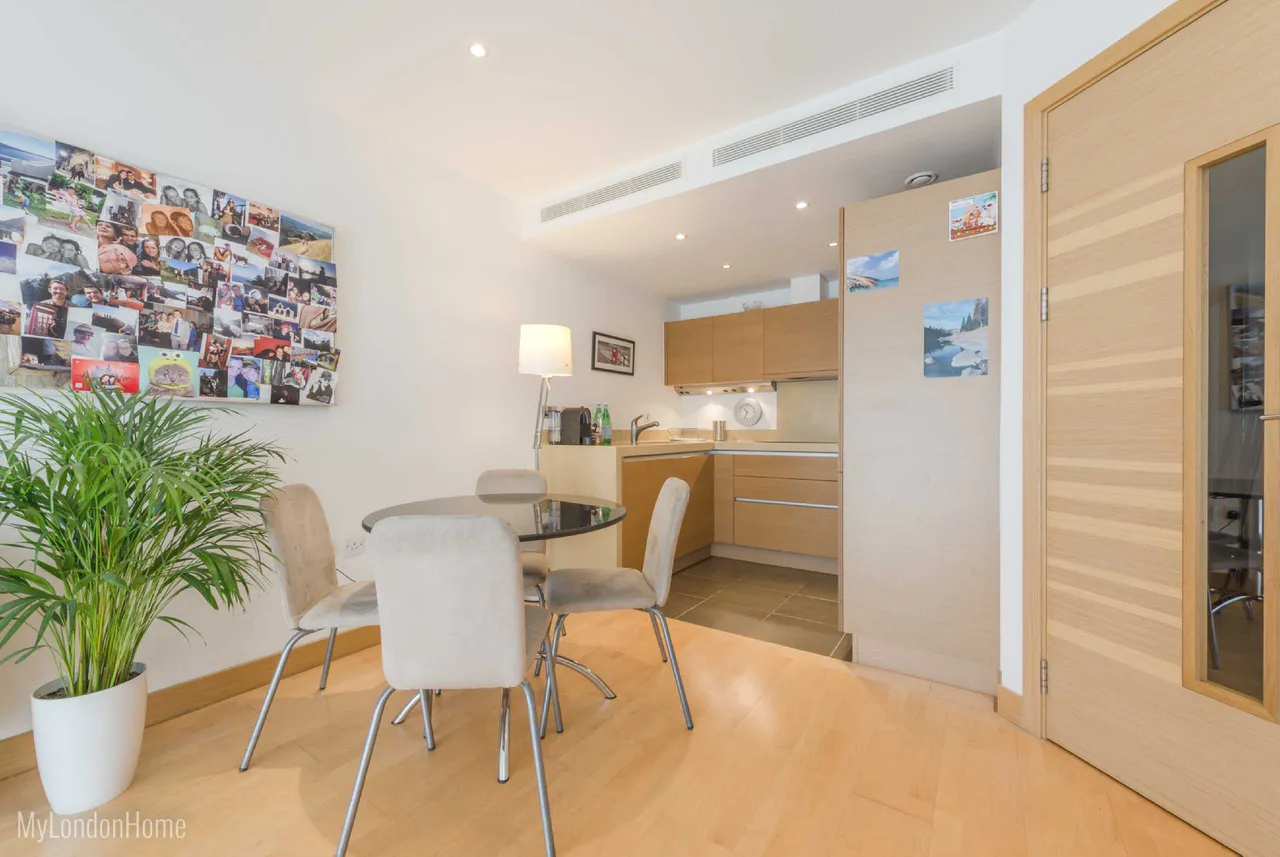 Queenstown Road, London, SW11, photo 2