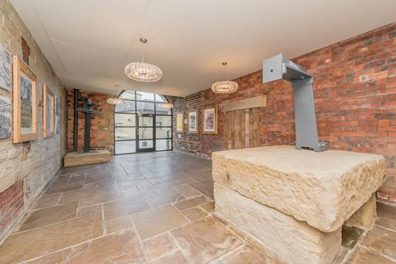 Upper Blakeridge Lane, Batley, WF17, photo 3