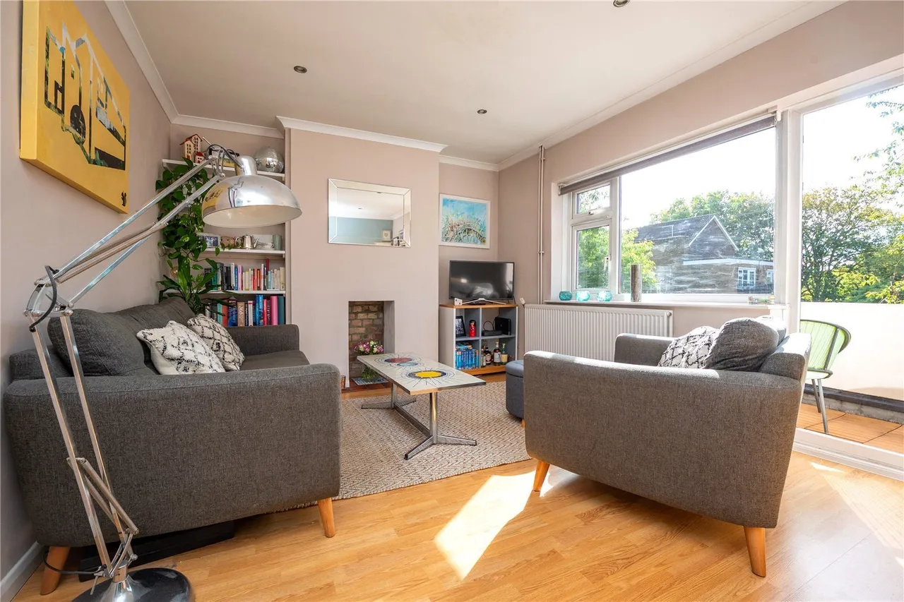 2 bed flat for sale, Haggard Road, Twickenham, TW1