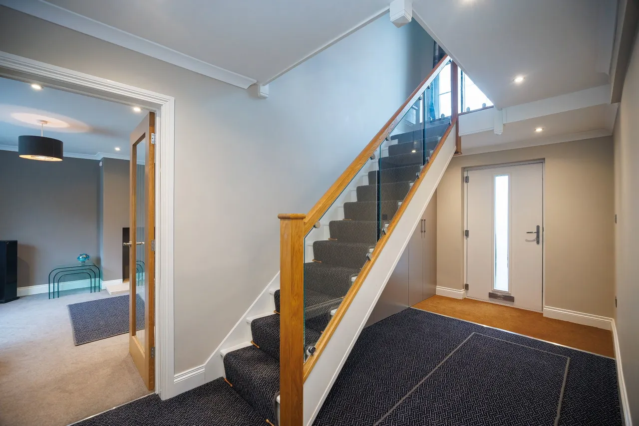 Oldfield Crescent, Cheltenham, GL51, photo 9