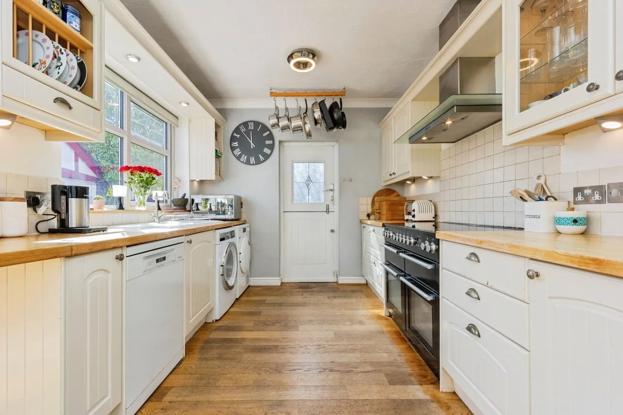 Briarlands Avenue, Sale, Greater Manchester, M33, photo 5