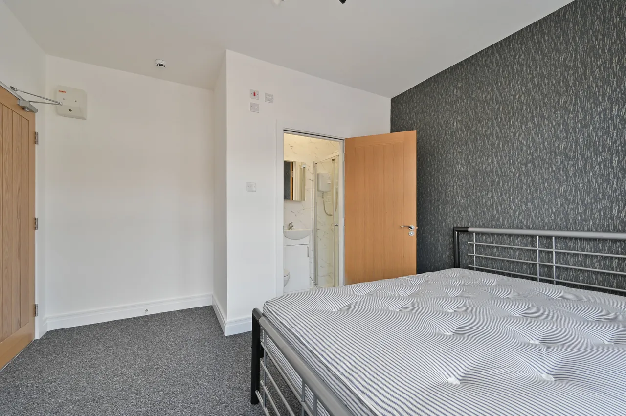 Watford, WD18, photo 4