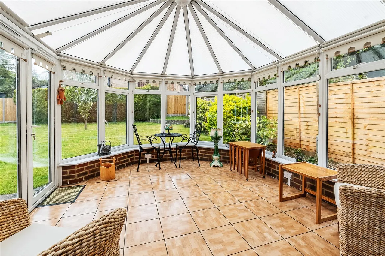 Agates Lane, Ashtead, KT21, photo 3