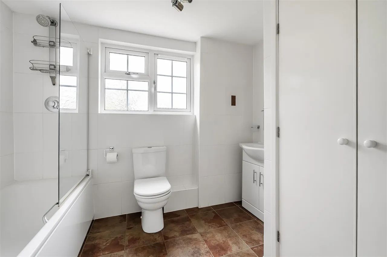Agates Lane, Ashtead, KT21, photo 14