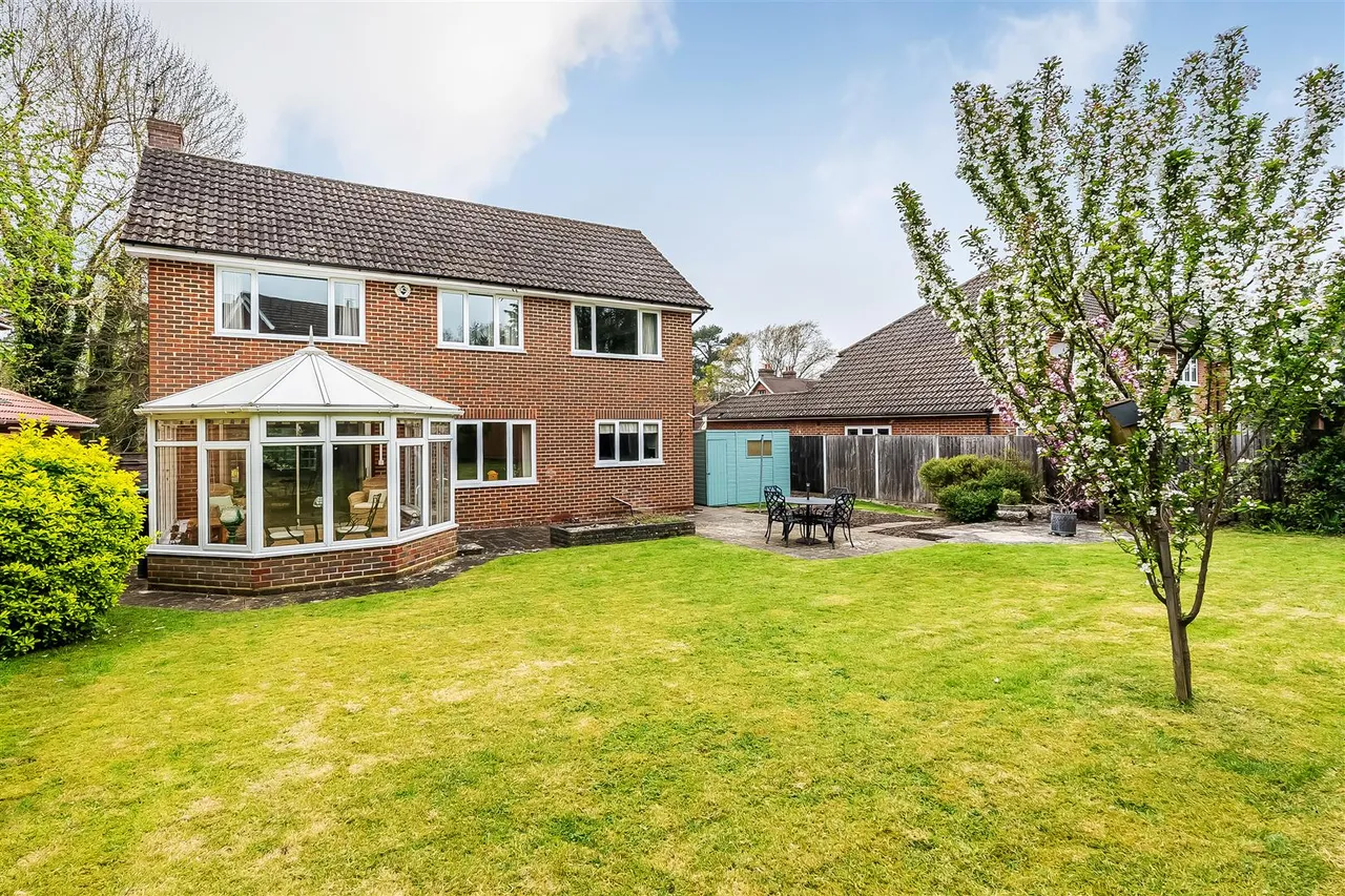 Agates Lane, Ashtead, KT21, photo 22