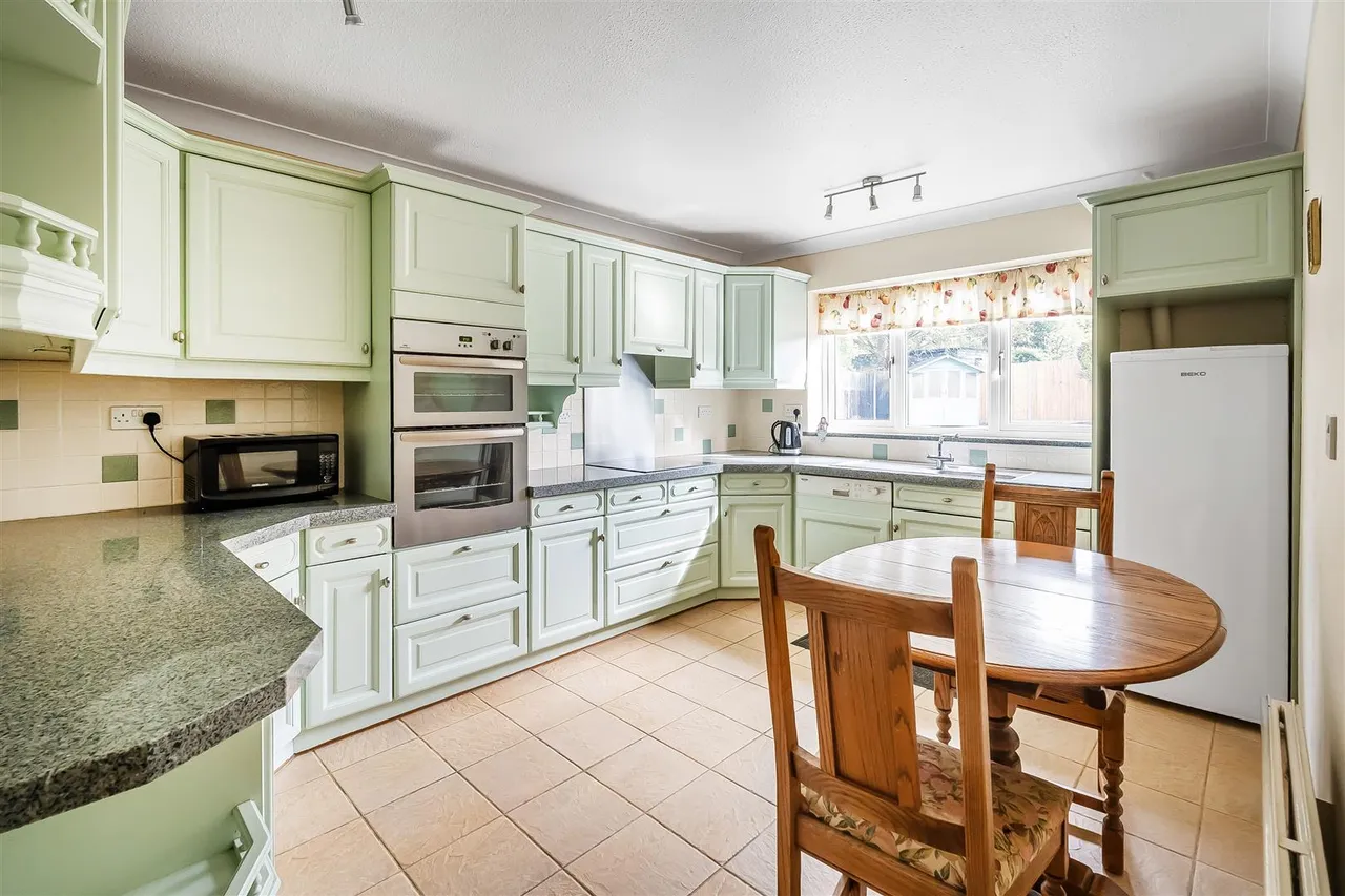Agates Lane, Ashtead, KT21, photo 11