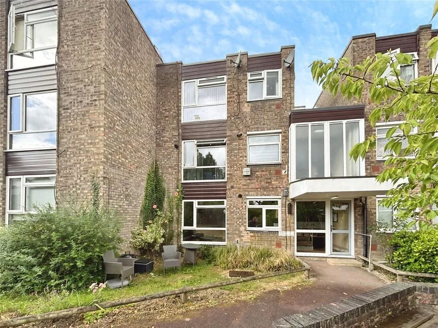 1 bed flat to rent — Hunters Court Showfields Road, Tunbridge Wells, Kent, TN2