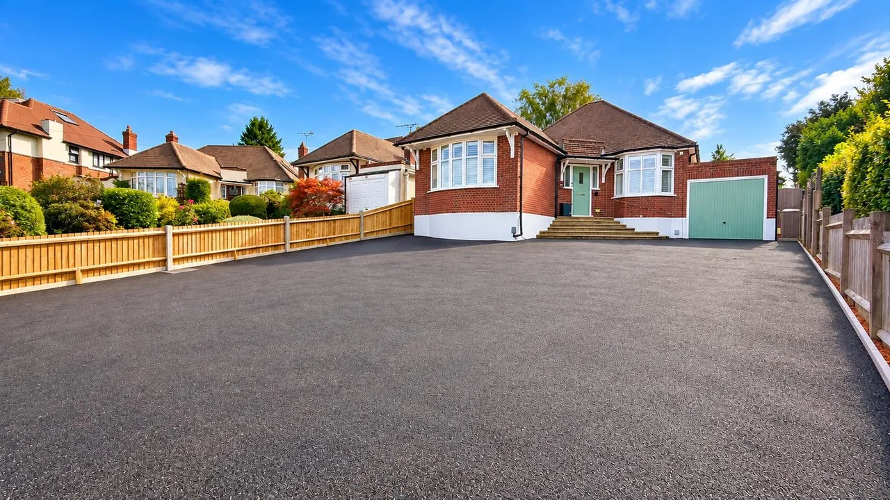 3 bed house for sale, Chapel Way, Epsom, KT18