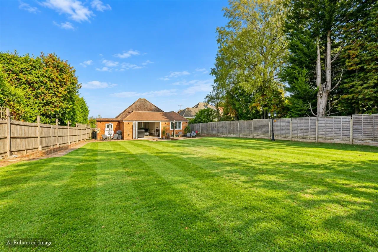 Chapel Way, Epsom, KT18, photo 17