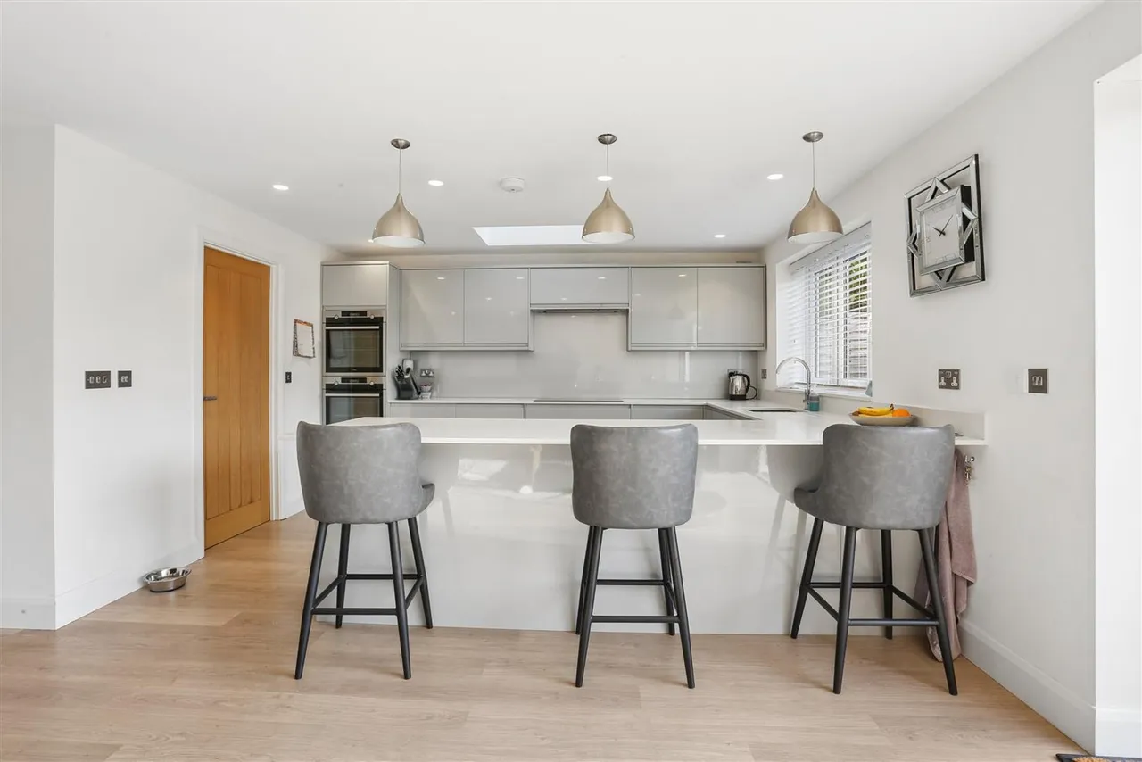 Chapel Way, Epsom, KT18, photo 12