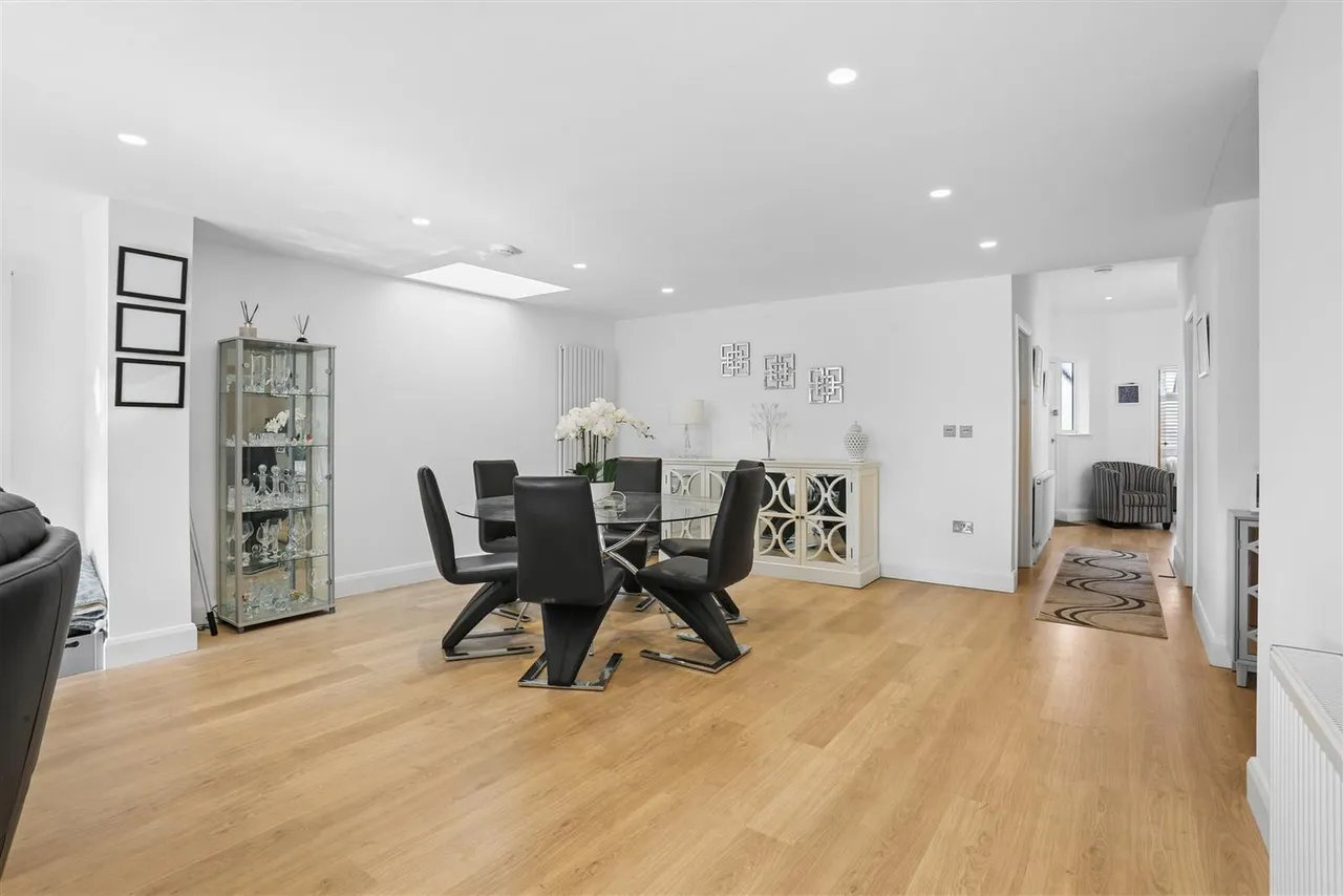 Chapel Way, Epsom, KT18, photo 10