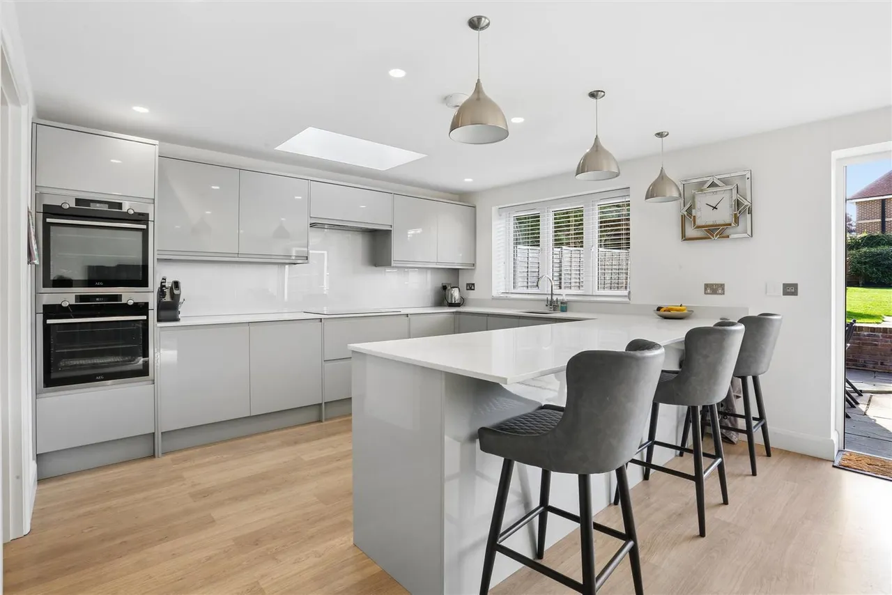 Chapel Way, Epsom, KT18, photo 3