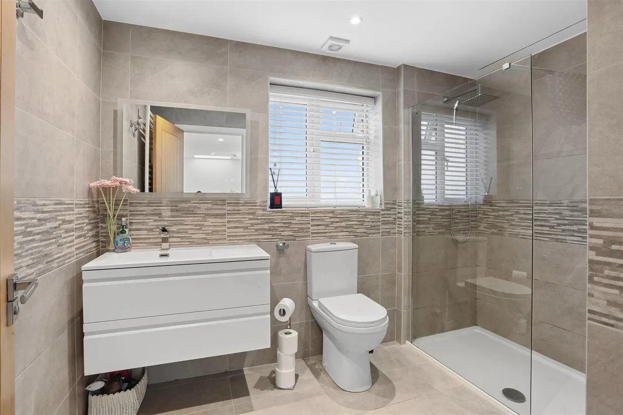 Chapel Way, Epsom, KT18, photo 20