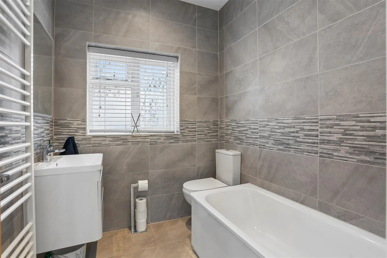 Chapel Way, Epsom, KT18, photo 23