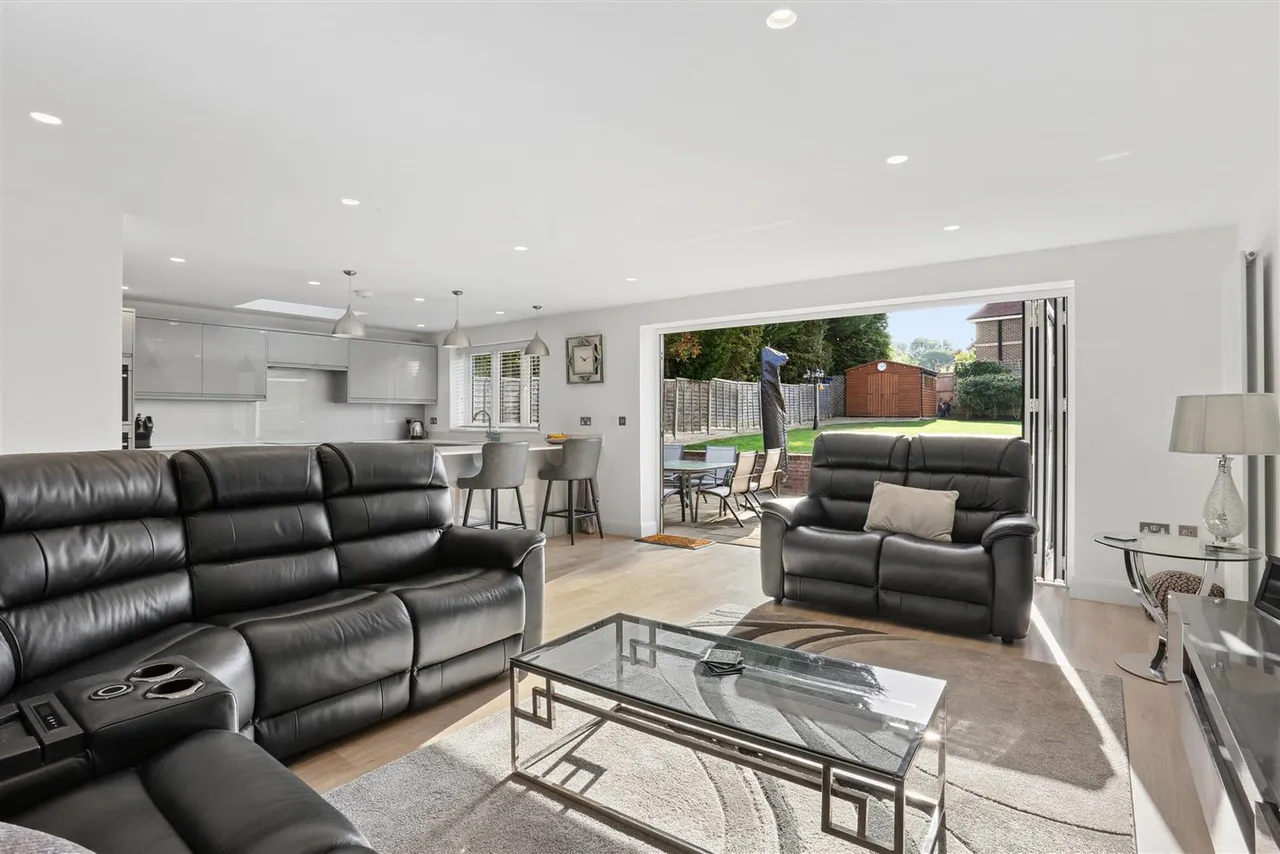 Chapel Way, Epsom, KT18, photo 11