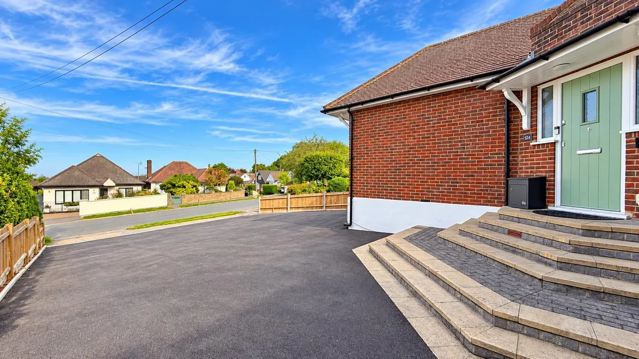 Chapel Way, Epsom, KT18, photo 6