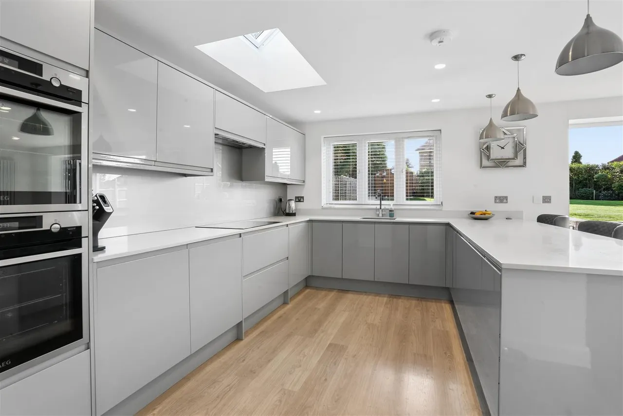 Chapel Way, Epsom, KT18, photo 13