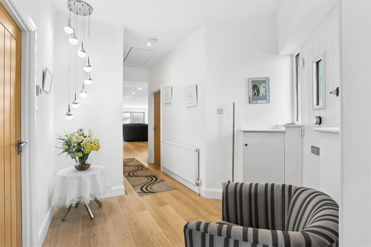Chapel Way, Epsom, KT18, photo 8