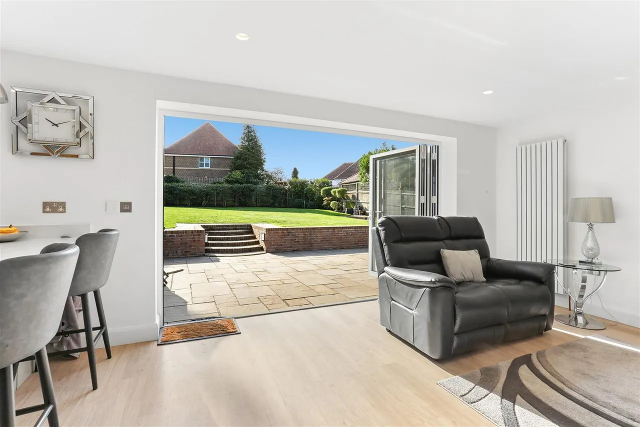 Chapel Way, Epsom, KT18, photo 15
