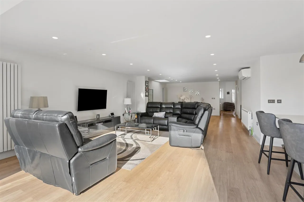 Chapel Way, Epsom, KT18, photo 14