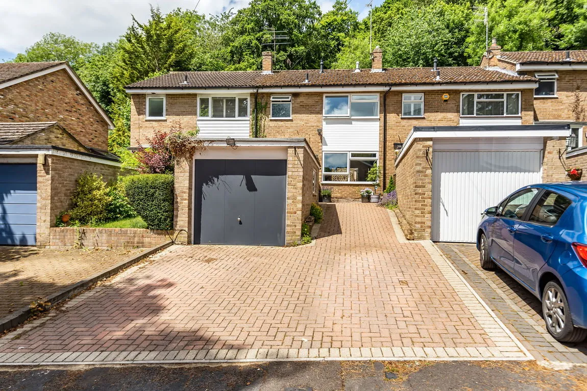 3 bed house for sale — Cedar Drive, Marlow, SL7 3QB