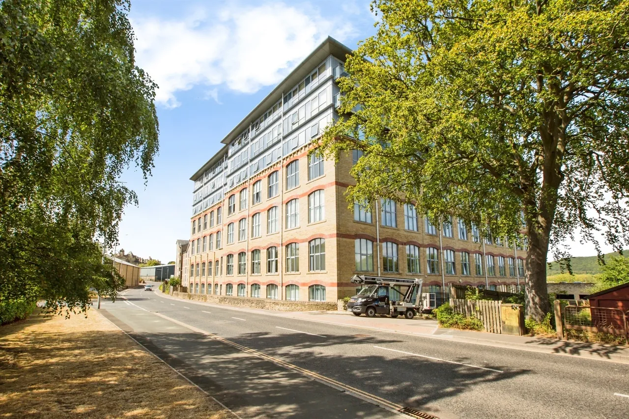 3 bed flat for sale, Dewsbury Road, Elland, HX5