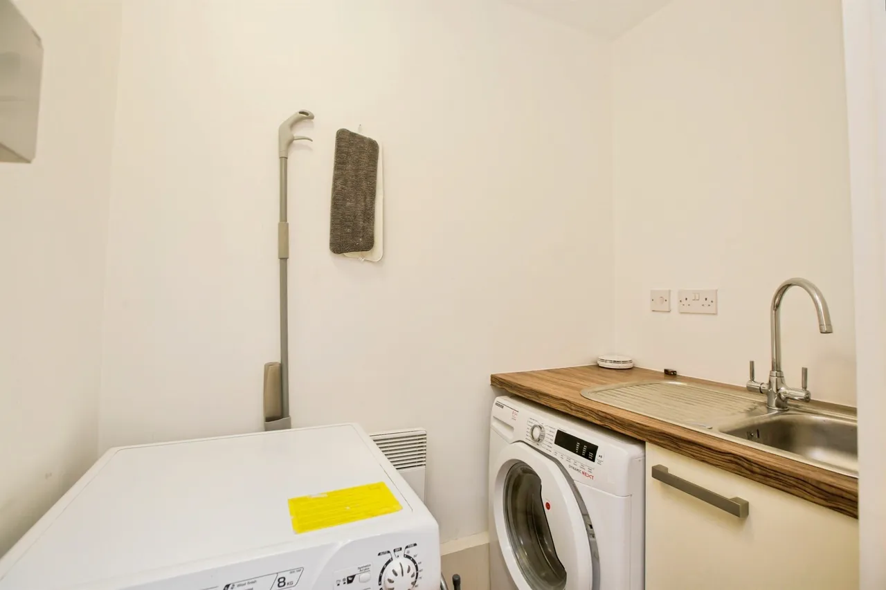 Dewsbury Road, Elland, HX5, photo 13