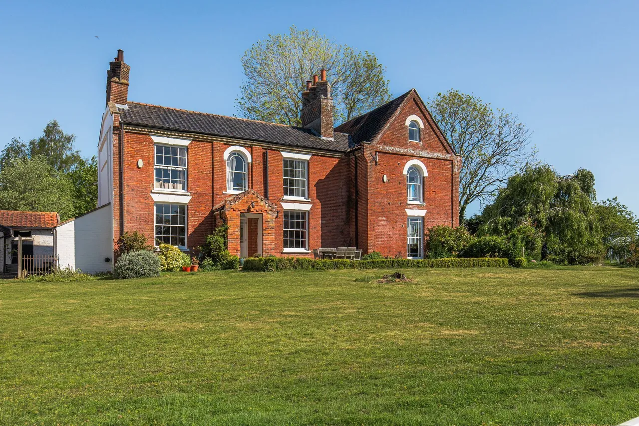 Historic Country House Near Aslacton, photo 2